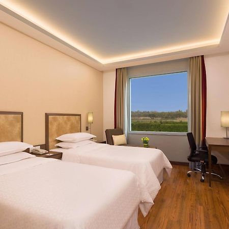 Four Points By Sheraton New Delhi, Airport Highway מראה חיצוני תמונה