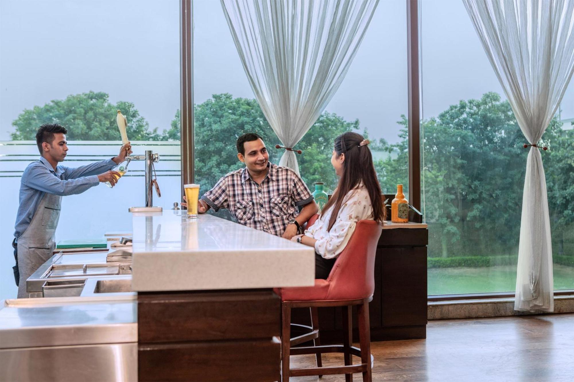 Four Points By Sheraton New Delhi, Airport Highway מראה חיצוני תמונה