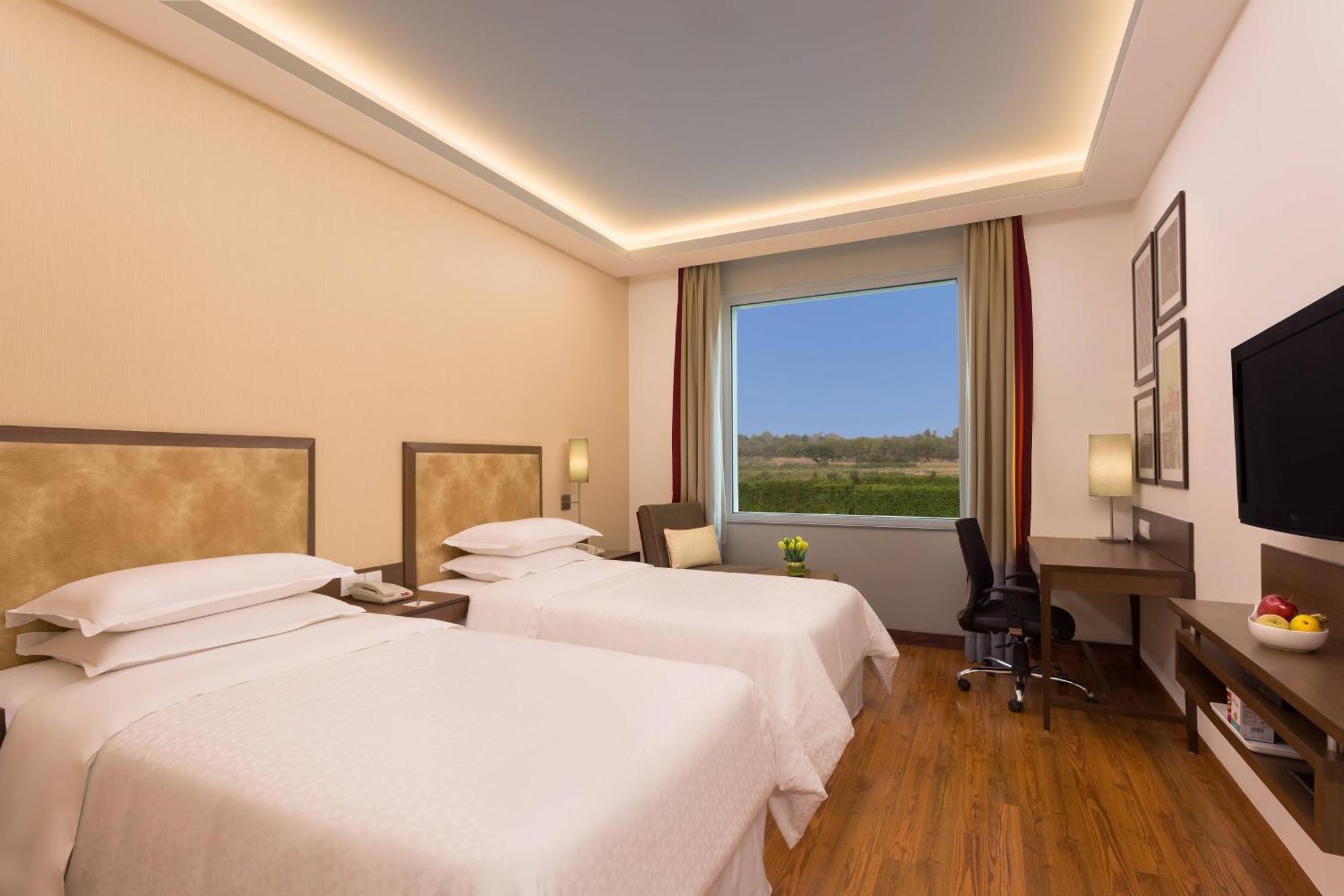 Four Points By Sheraton New Delhi, Airport Highway מראה חיצוני תמונה