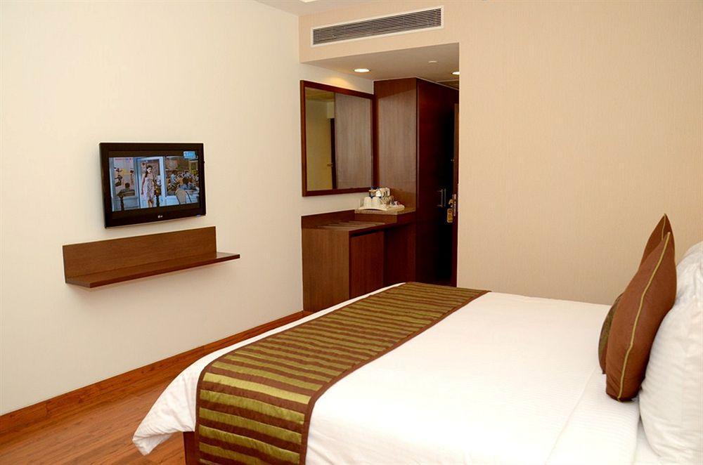 Four Points By Sheraton New Delhi, Airport Highway מראה חיצוני תמונה