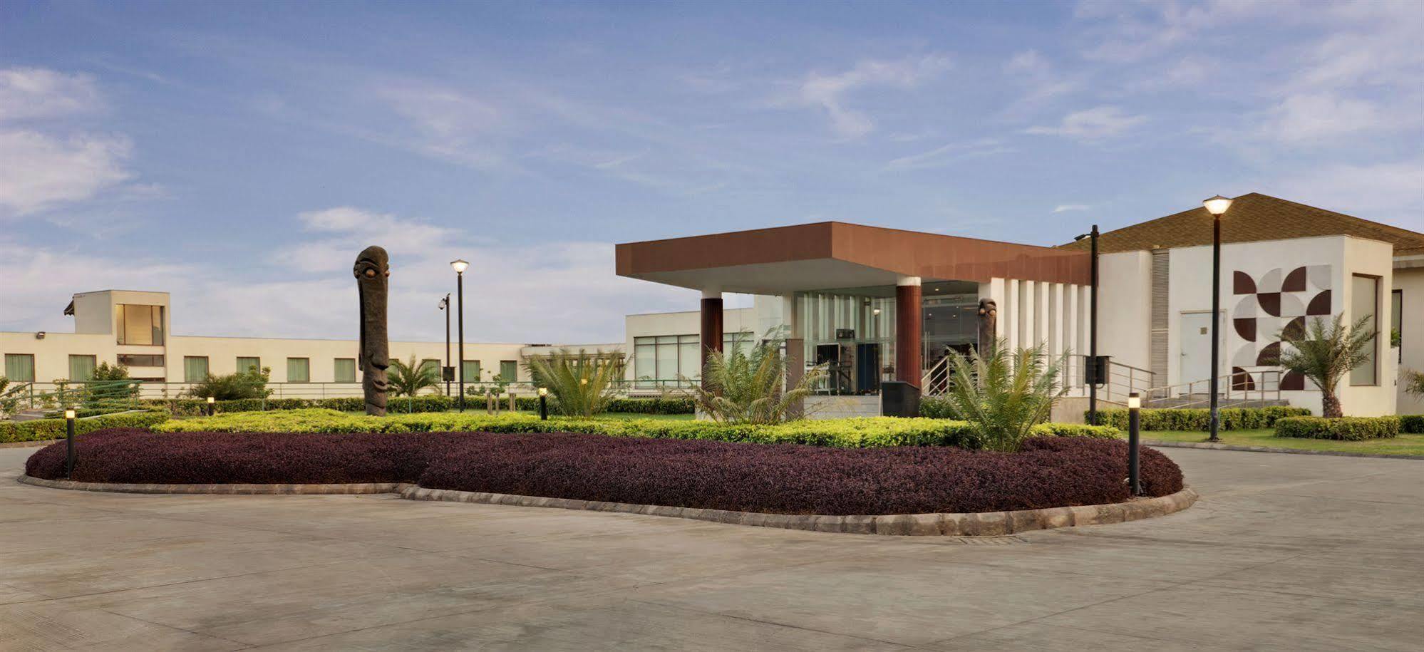 Four Points By Sheraton New Delhi, Airport Highway מראה חיצוני תמונה